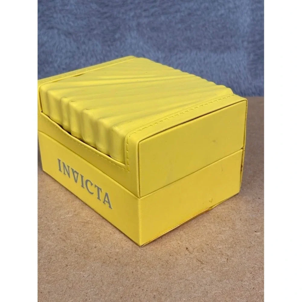 Invicta signature yellow
